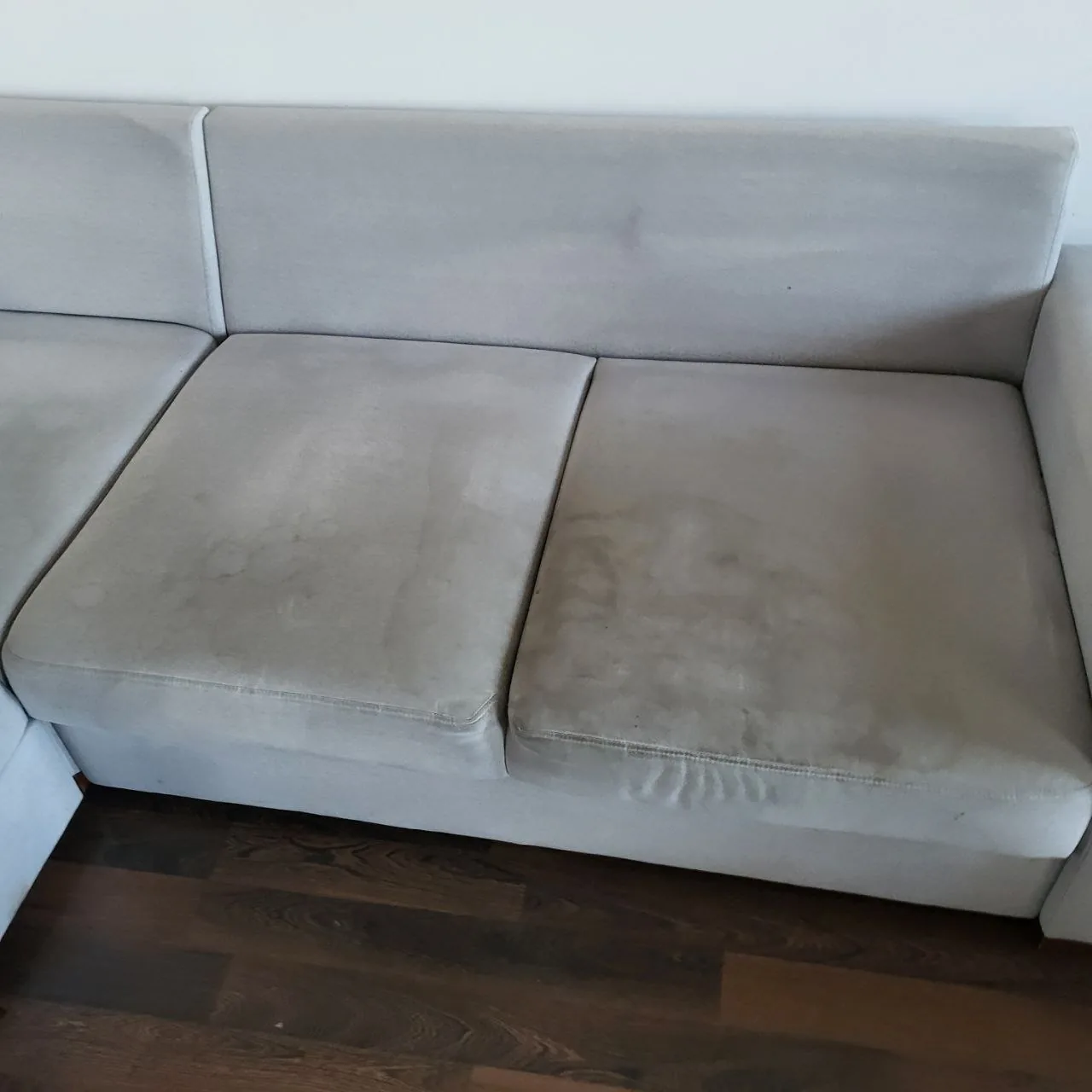 Kanapa przed praniem tapicerki